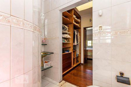 Casa à venda com 580m², 3 quartos e 8 vagas Casa à venda com 580m², 3 quartos e 8 vagasBanheiro suíte quarto 1