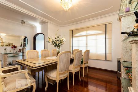 Casa à venda com 580m², 3 quartos e 8 vagas Casa à venda com 580m², 3 quartos e 8 vagasSala de jantar