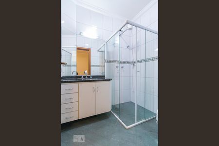 Casa para alugar com 276m², 3 quartos e 6 vagas Casa para alugar com 276m², 3 quartos e 6 vagasBanheiro da Suíte 2