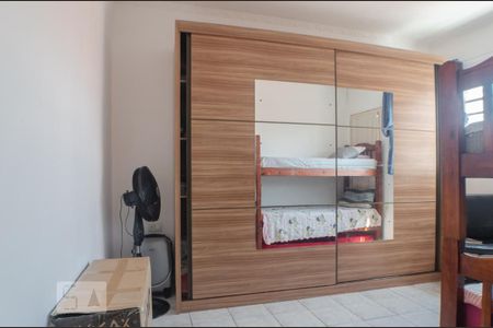 Casa à venda com 297m², 4 quartos e 5 vagas Casa à venda com 297m², 4 quartos e 5 vagasQuarto 4