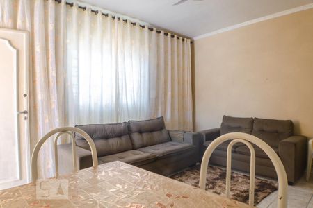 Casa à venda com 297m², 4 quartos e 5 vagas Casa à venda com 297m², 4 quartos e 5 vagasSala