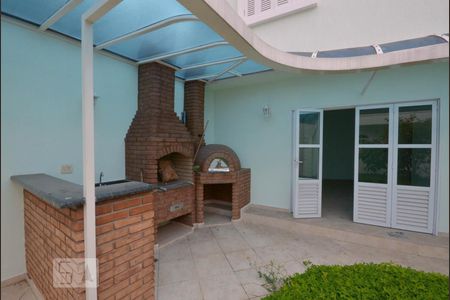Casa para alugar com 556m², 6 quartos e 4 vagas Casa para alugar com 556m², 6 quartos e 4 vagasArea Externa