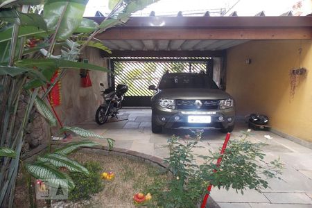 Casa à venda com 230m², 5 quartos e 3 vagas Casa à venda com 230m², 5 quartos e 3 vagasÁrea Externa