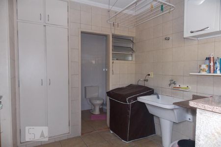 Casa à venda com 230m², 5 quartos e 3 vagas Casa à venda com 230m², 5 quartos e 3 vagasÁrea de Serviço