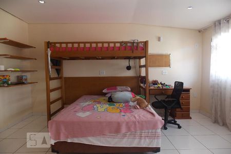 Casa à venda com 230m², 5 quartos e 3 vagas Casa à venda com 230m², 5 quartos e 3 vagasQuarto 1