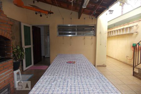 Casa à venda com 230m², 5 quartos e 3 vagas Casa à venda com 230m², 5 quartos e 3 vagasÁrea Externa