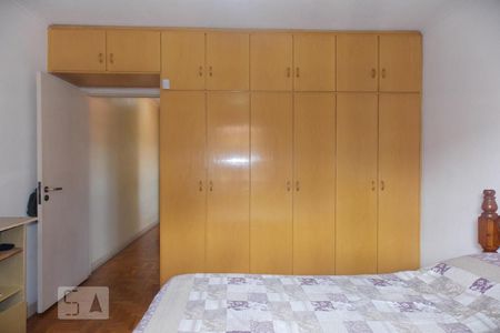 Casa à venda com 230m², 5 quartos e 3 vagas Casa à venda com 230m², 5 quartos e 3 vagasQuarto 4