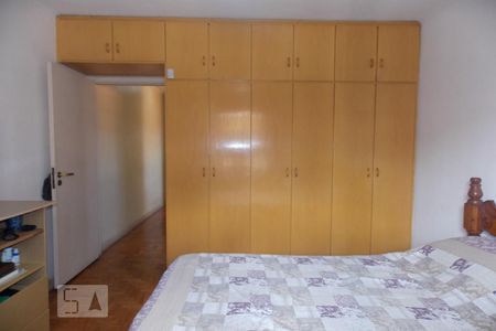 Casa à venda com 230m², 5 quartos e 3 vagas Casa à venda com 230m², 5 quartos e 3 vagasQuarto 4