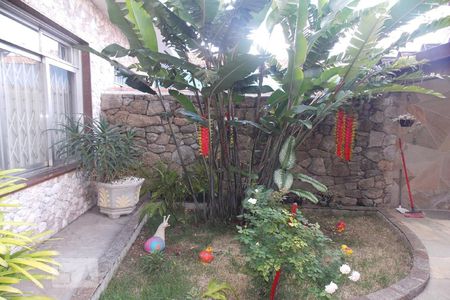 Casa à venda com 230m², 5 quartos e 3 vagas Casa à venda com 230m², 5 quartos e 3 vagasÁrea Externa