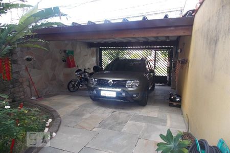 Casa à venda com 230m², 5 quartos e 3 vagas Casa à venda com 230m², 5 quartos e 3 vagasÁrea Externa