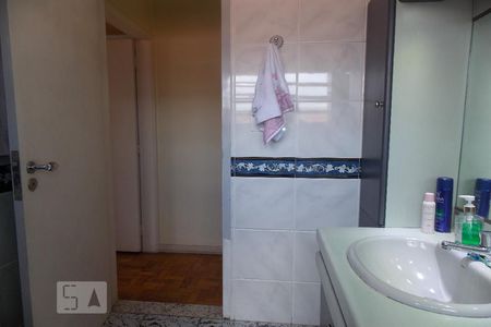 Casa à venda com 230m², 5 quartos e 3 vagas Casa à venda com 230m², 5 quartos e 3 vagasBanheiro 2