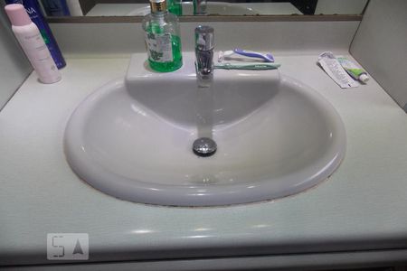 Casa à venda com 230m², 5 quartos e 3 vagas Casa à venda com 230m², 5 quartos e 3 vagasBanheiro 2