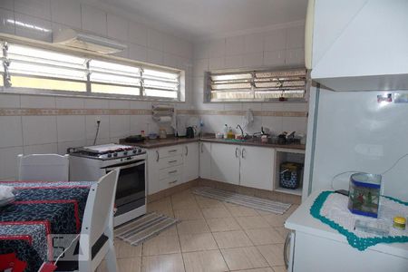 Casa à venda com 230m², 5 quartos e 3 vagas Casa à venda com 230m², 5 quartos e 3 vagasCozinha