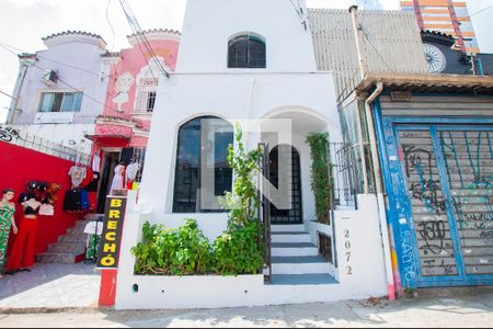 Casa à venda com 190m², 1 quarto e sem vaga Casa à venda com 190m², 1 quarto e sem vagaFachada