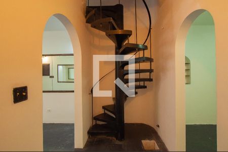 Casa à venda com 190m², 1 quarto e sem vaga Casa à venda com 190m², 1 quarto e sem vagaEscada