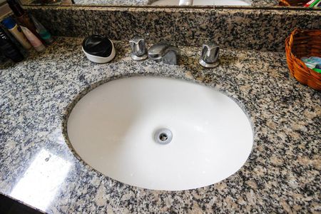 Apartamento para alugar com 85m², 2 quartos e 1 vaga Apartamento para alugar com 85m², 2 quartos e 1 vagaDetalhe Banheiro da Suíte