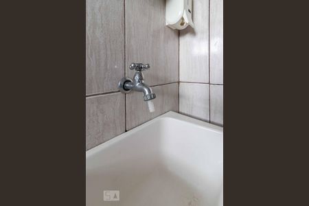 Banheiro de kitnet/studio para alugar com 1 quarto, 100m² em Vila Bertioga, São Paulo
