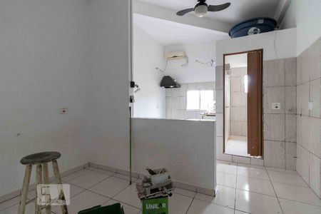 Sala - Quarto de kitnet/studio para alugar com 1 quarto, 100m² em Vila Bertioga, São Paulo