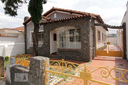 Casa à venda com 270m², 3 quartos e 2 vagasFachada