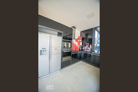 Casa à venda com 520m², 5 quartos e 6 vagas Casa à venda com 520m², 5 quartos e 6 vagascozinha