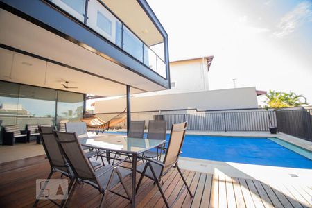 Casa à venda com 520m², 5 quartos e 6 vagas Casa à venda com 520m², 5 quartos e 6 vagaspiscina