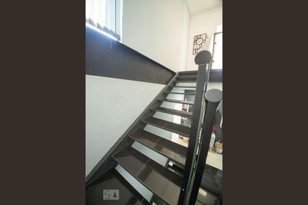 Casa à venda com 520m², 5 quartos e 6 vagas Casa à venda com 520m², 5 quartos e 6 vagasescada