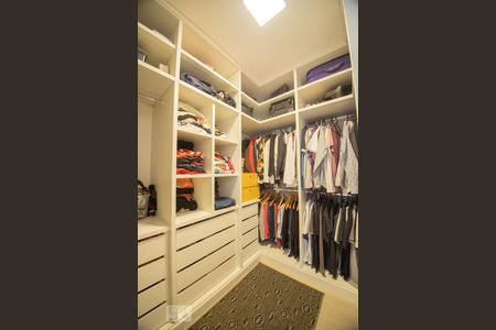 Casa à venda com 520m², 5 quartos e 6 vagas Casa à venda com 520m², 5 quartos e 6 vagascloset