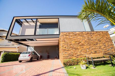 Casa à venda com 520m², 5 quartos e 6 vagas Casa à venda com 520m², 5 quartos e 6 vagasfachada