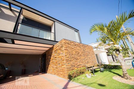 Casa à venda com 520m², 5 quartos e 6 vagas Casa à venda com 520m², 5 quartos e 6 vagasfachada