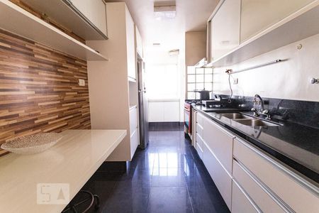 Apartamento à venda com 130m², 4 quartos e 2 vagasCozinha