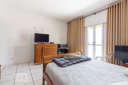 Casa à venda com 250m², 3 quartos e 2 vagasSuíte