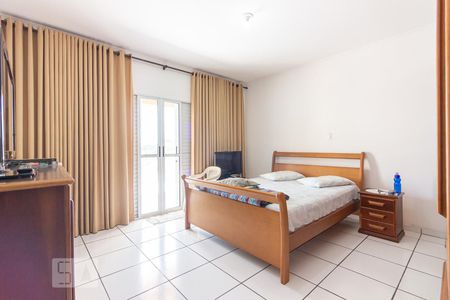 Casa à venda com 250m², 3 quartos e 2 vagasSuíte