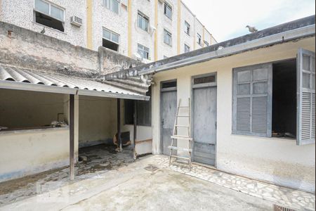 Casa à venda com 180m², 4 quartos e 5 vagasAcesso Garagem - Área Externa