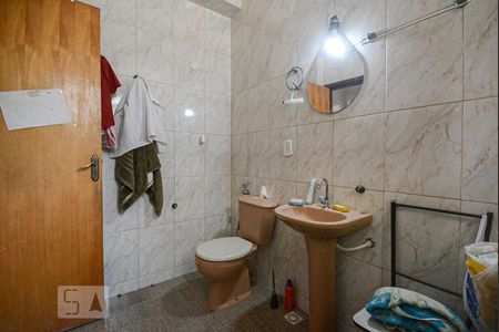 Casa à venda com 180m², 4 quartos e 5 vagasBanheiro Social 2