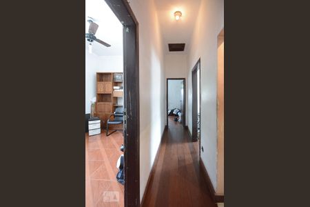 Casa à venda com 180m², 4 quartos e 5 vagasCorredor