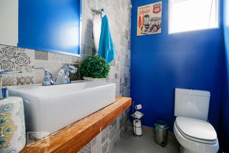 Casa à venda com 430m², 3 quartos e 5 vagas Casa à venda com 430m², 3 quartos e 5 vagasBanheiro Social