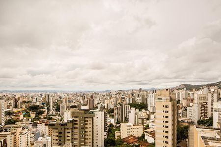 Apartamento para alugar com 160m², 4 quartos e 3 vagas Apartamento para alugar com 160m², 4 quartos e 3 vagasVista da Sala e Quartos