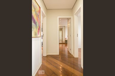 Apartamento para alugar com 160m², 4 quartos e 3 vagas Apartamento para alugar com 160m², 4 quartos e 3 vagasCorredor Quartos