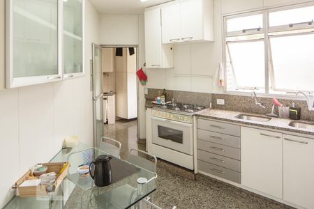 Apartamento para alugar com 160m², 4 quartos e 3 vagas Apartamento para alugar com 160m², 4 quartos e 3 vagasCozinha