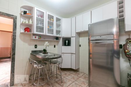 Casa à venda com 198m², 4 quartos e 3 vagas Casa à venda com 198m², 4 quartos e 3 vagasCozinha