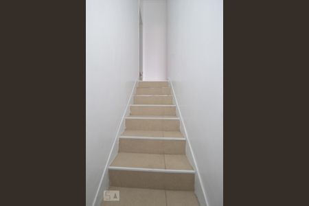 Escadas de casa à venda com 3 quartos, 109m² em Penha de França, São Paulo