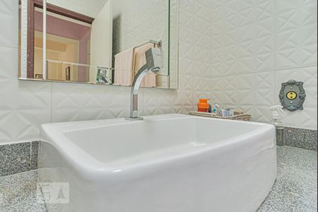 Casa à venda com 302m², 3 quartos e 4 vagasBanheiro da Suite 1