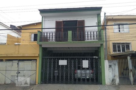 Casa à venda com 145m², 2 quartos e 2 vagas Casa à venda com 145m², 2 quartos e 2 vagasFachada - garagem