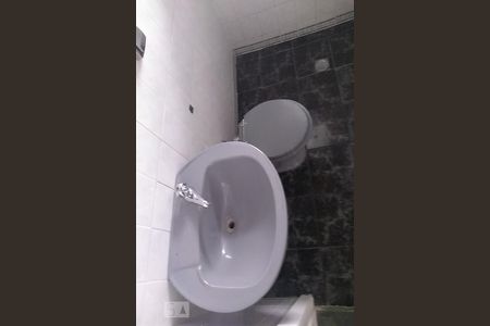 Casa à venda com 145m², 2 quartos e 2 vagas Casa à venda com 145m², 2 quartos e 2 vagasBanheiro