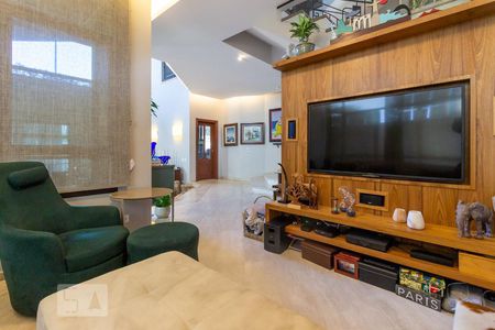 Casa de condomínio à venda com 502m², 4 quartos e 6 vagas Casa de condomínio à venda com 502m², 4 quartos e 6 vagasSala de TV