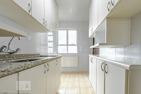 Cozinha de apartamento para alugar com 2 quartos, 72m² em Bacacheri, Curitiba