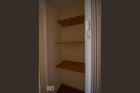 Apartamento para alugar com 205m², 3 quartos e 2 vagasArmário do corredor