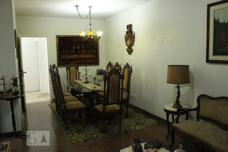 Casa à venda com 330m², 4 quartos e 5 vagasSala de Estar