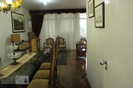 Casa à venda com 330m², 4 quartos e 5 vagasSala de Estar