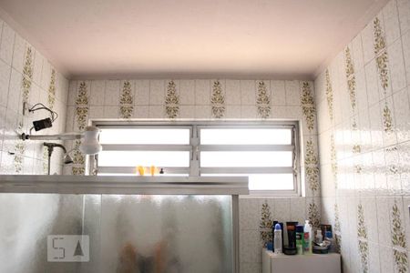 Casa à venda com 330m², 4 quartos e 5 vagasBanheiro - Entre os quartos